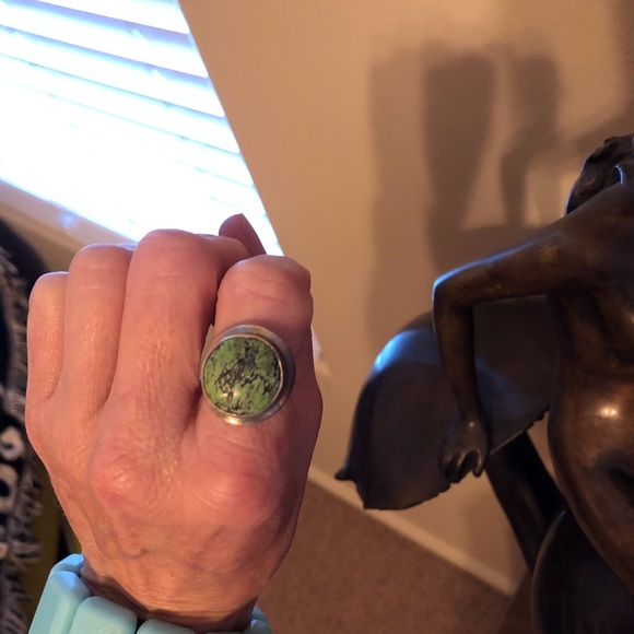 Unique Green Stone Ring - Picture 6 of 7